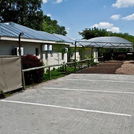 Rivernest Boutique Cottages Maun Exterior foto